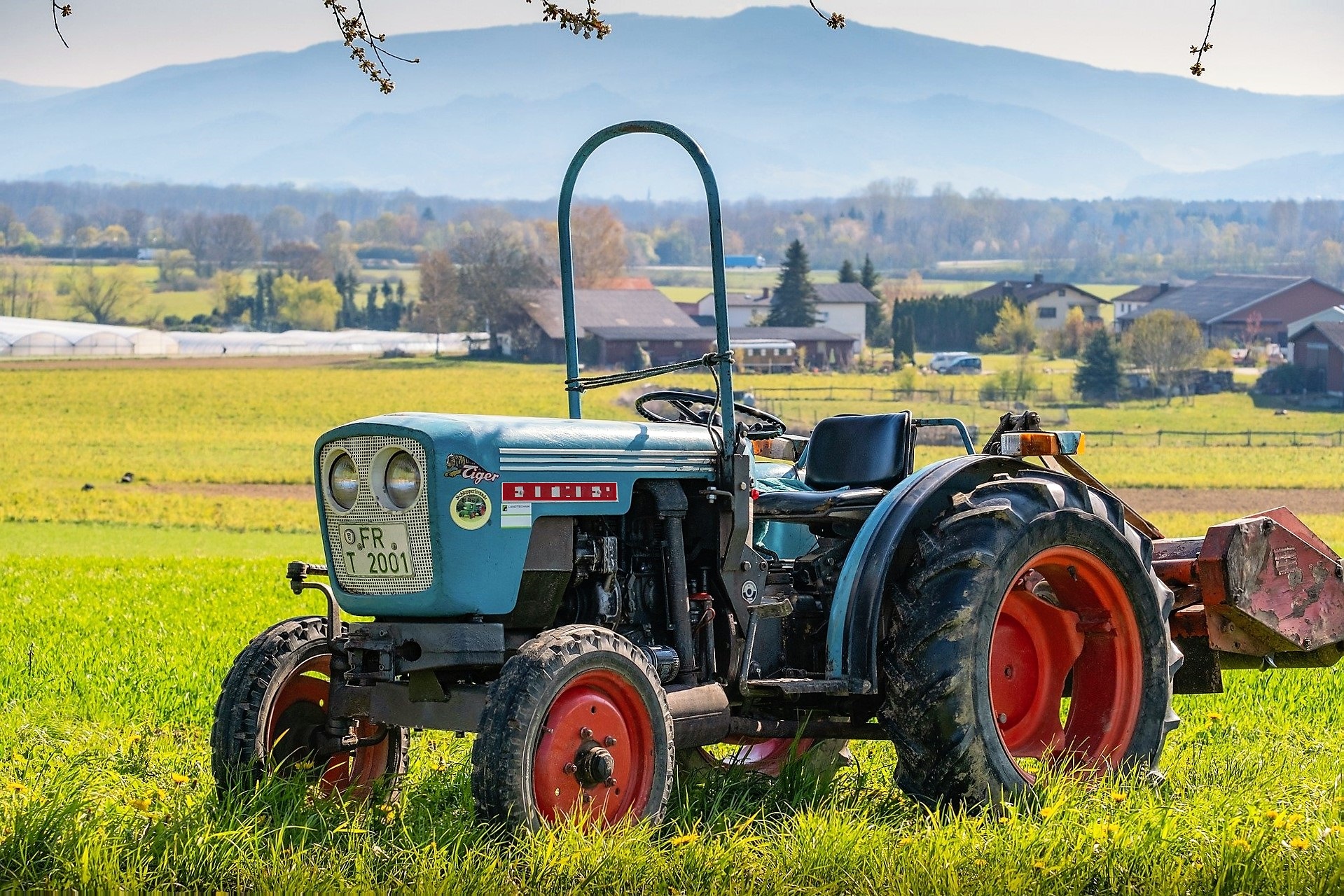 tractor-5030721_1920-1